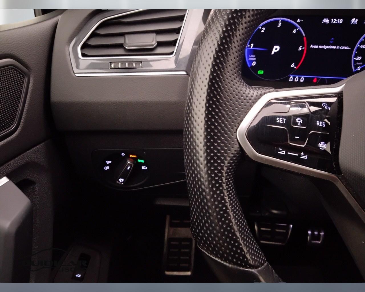 VOLKSWAGEN Tiguan II 2021 - Tiguan 2.0 tdi R-Line 150cv dsg