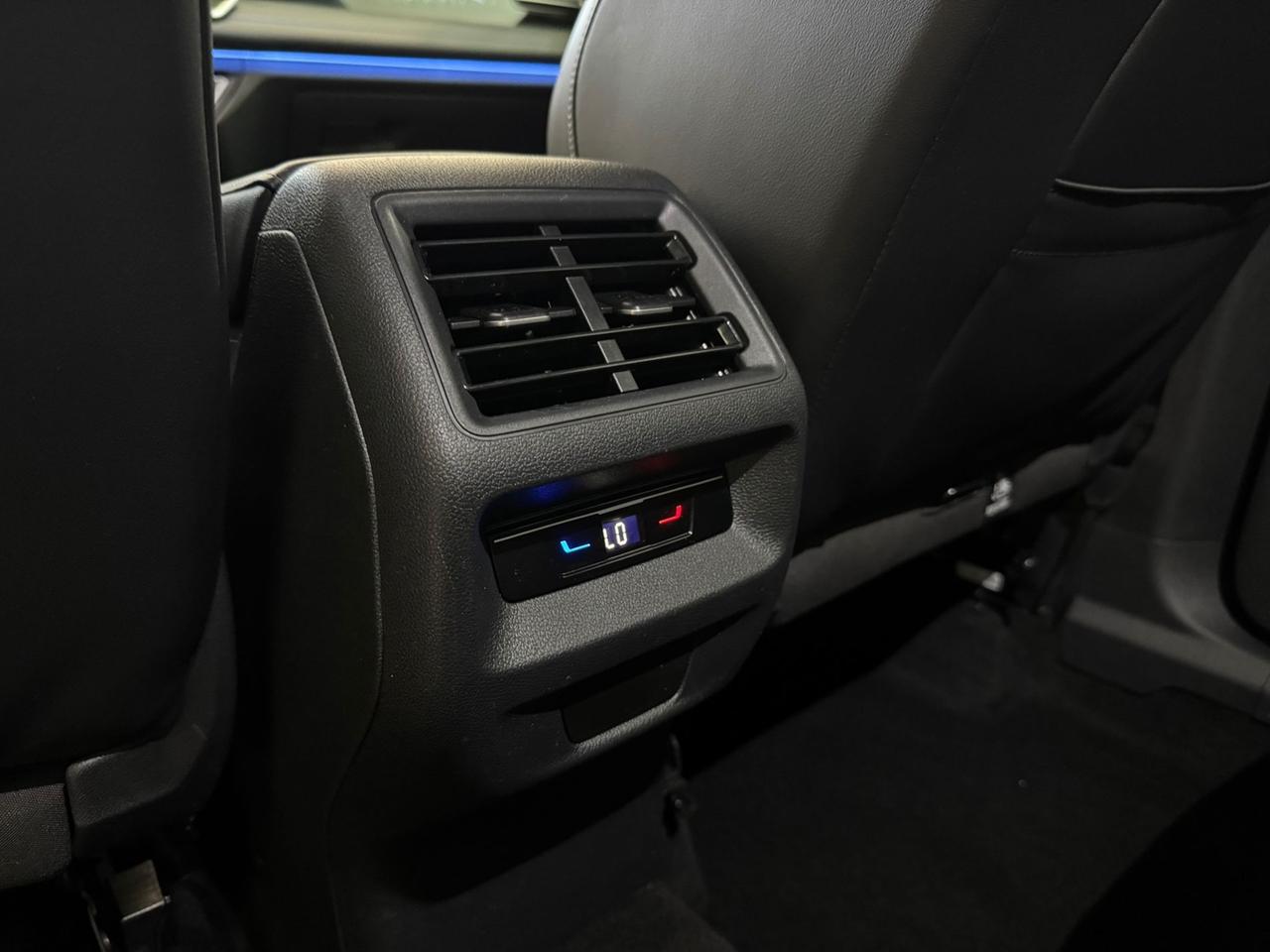 VOLKSWAGEN Tiguan III 2024 1.5 etsi R-Line 150cv dsg - SED. MASSAGGIANTI!