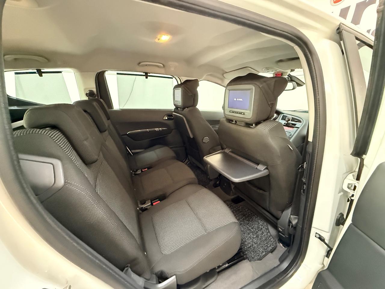 Peugeot 5008 1.6 HDi 112CV cambio robotizzato Féline 05/2011 Euro 5 Neopatentati