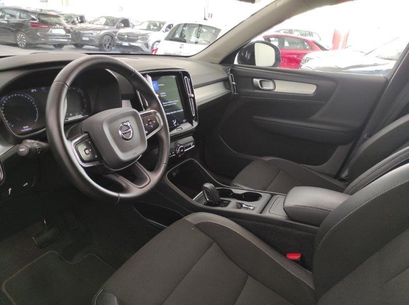 VOLVO XC40 (2017-->) - XC40 D3 Geartronic Momentum