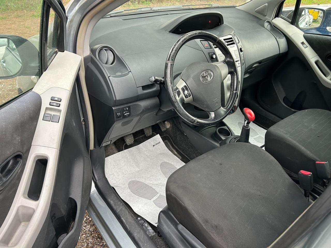 Toyota Yaris 1.0 benzina 5 porte *NEOPATENTATI*