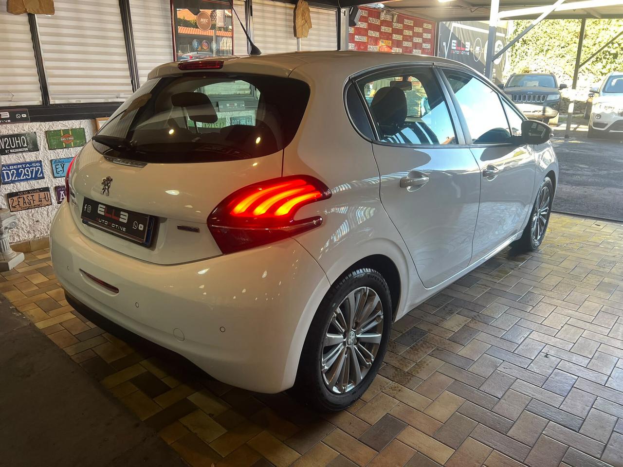 Peugeot 208 1.6 HDi 75 CV 10/2015