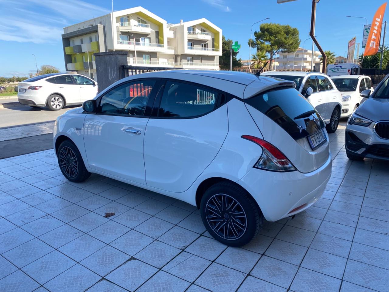 Lancia Ypsilon 1.2 69 CV 5 porte S&S Gold