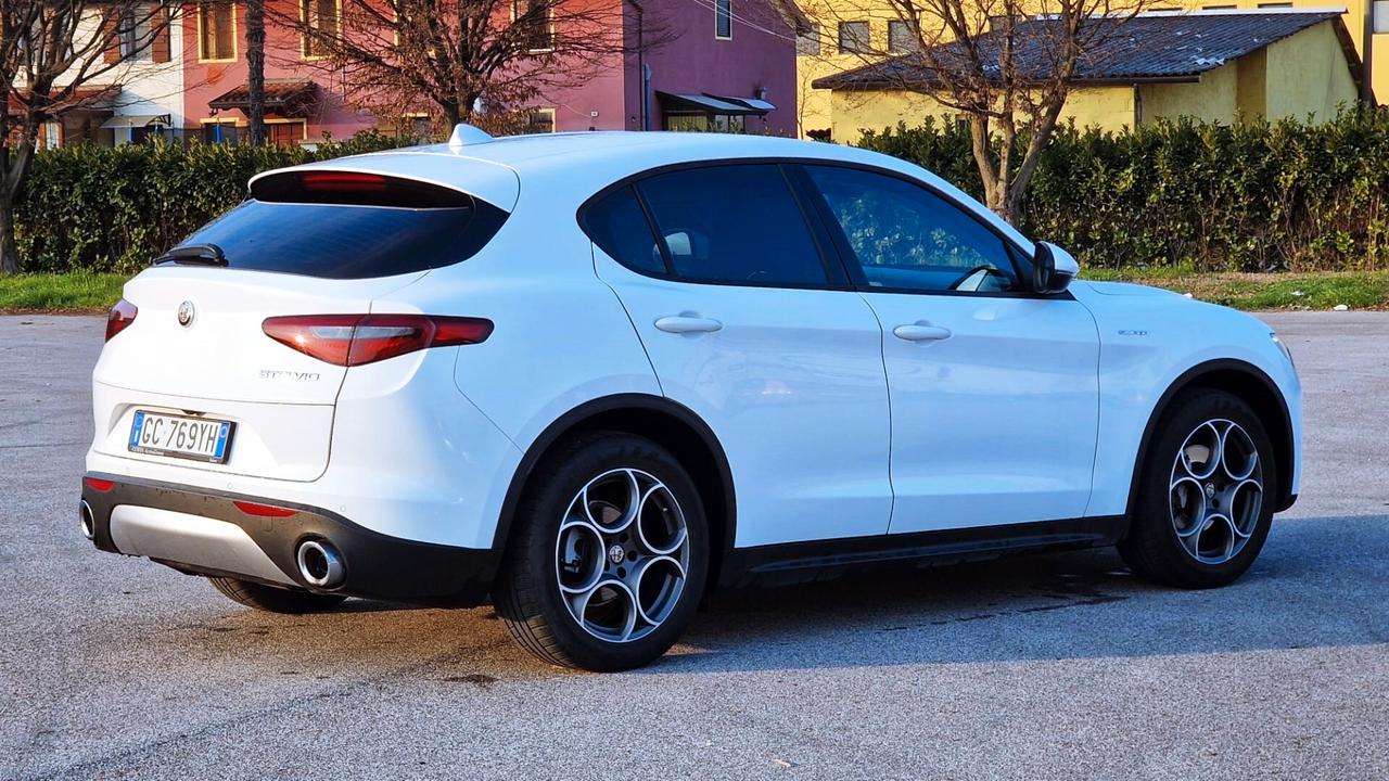 Alfa Romeo Stelvio 2.2 Turbodiesel 160 CV AT8 RWD Super