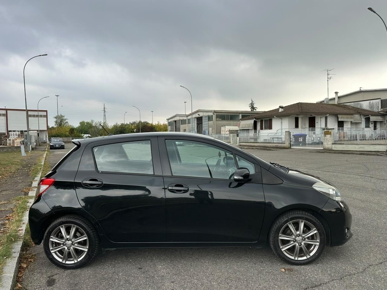 Toyota Yaris 1.3 Lounge (110.000KM!!) PREZZO 8490€