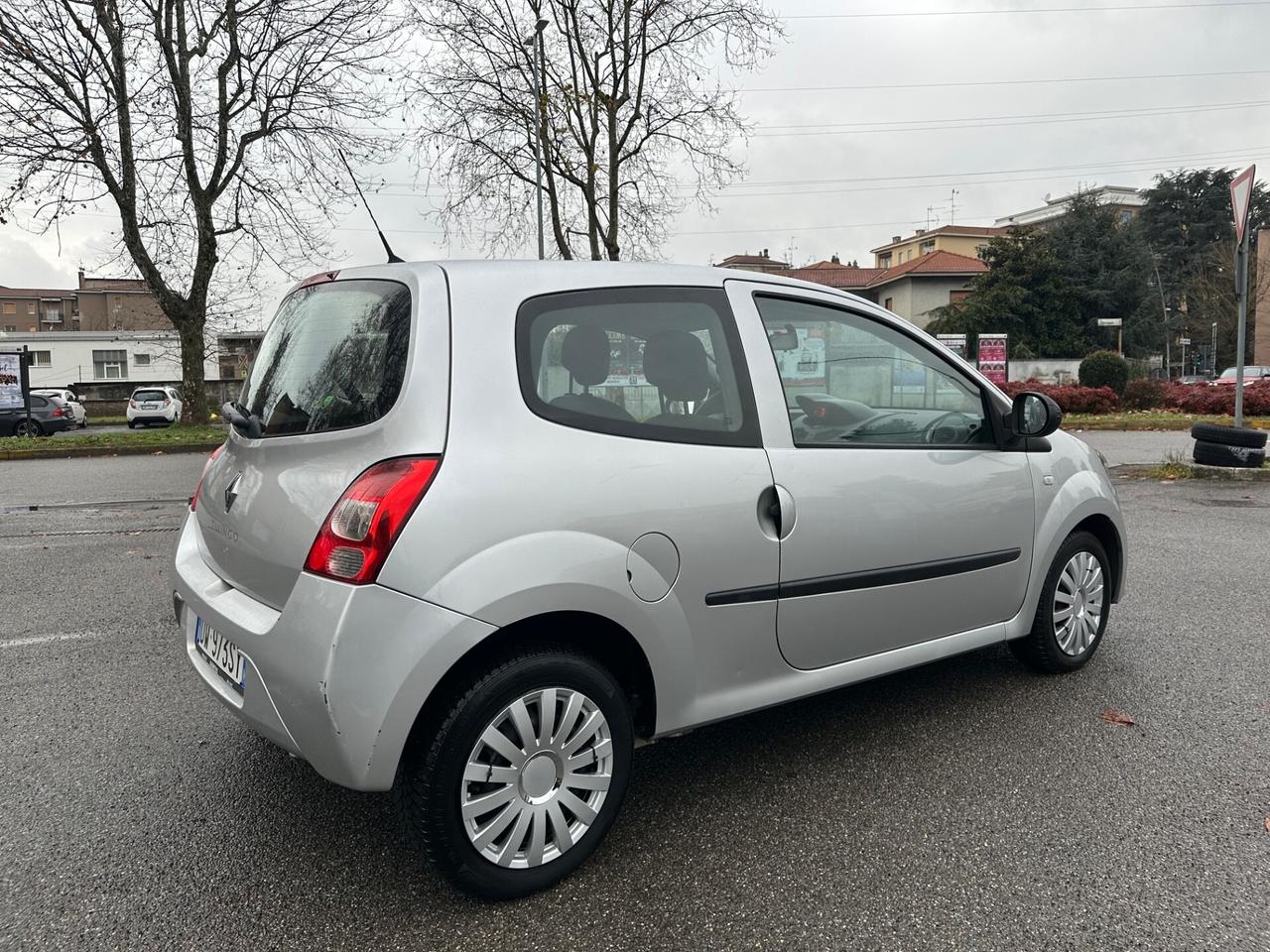 Renault Twingo 1.2 BENZ - NEOPATENTATI