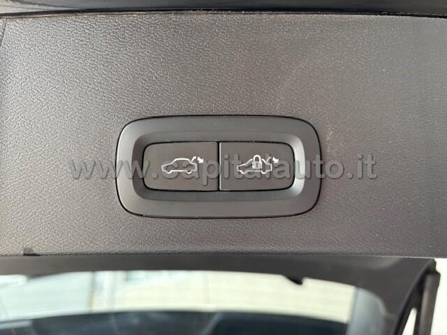 Volvo XC40 15 T4 Plug-in Hybrid auto NETTO 13600