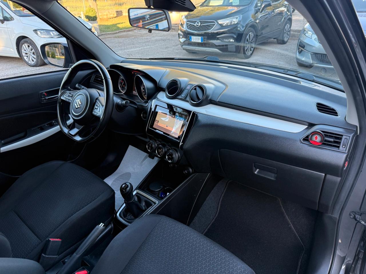 "UNA CHICCA" Suzuki Swift 1.2 Hybrid Top + GPL