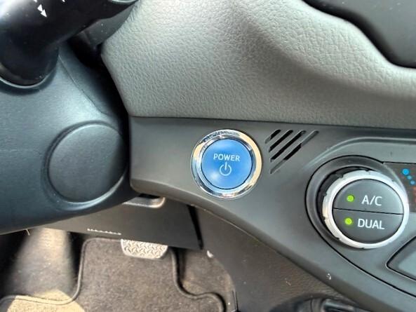 Toyota Yaris 1.5 Hybrid 5P Auto Business