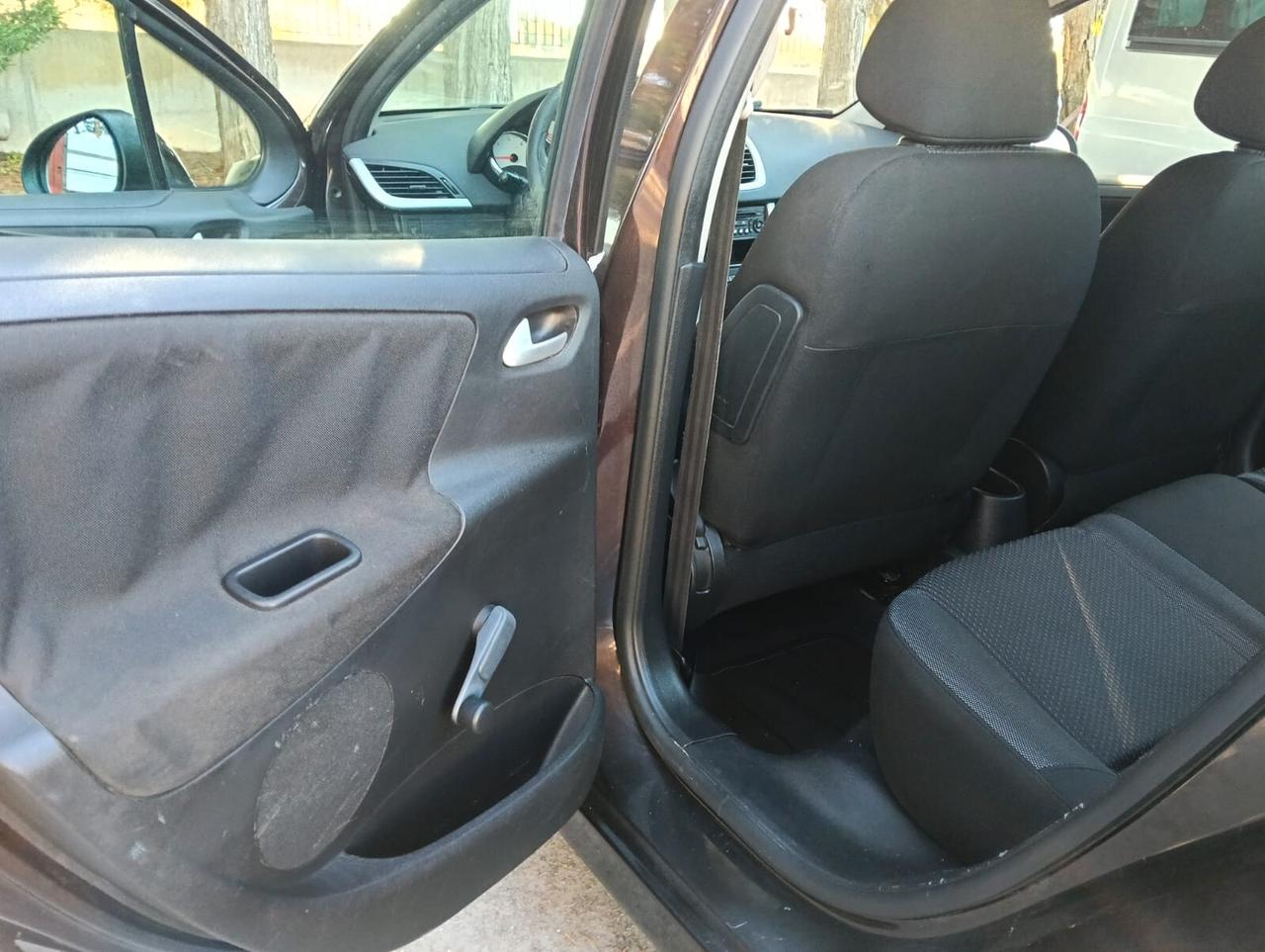 Peugeot 207 1.4 HDi 70CV 5p. Energie