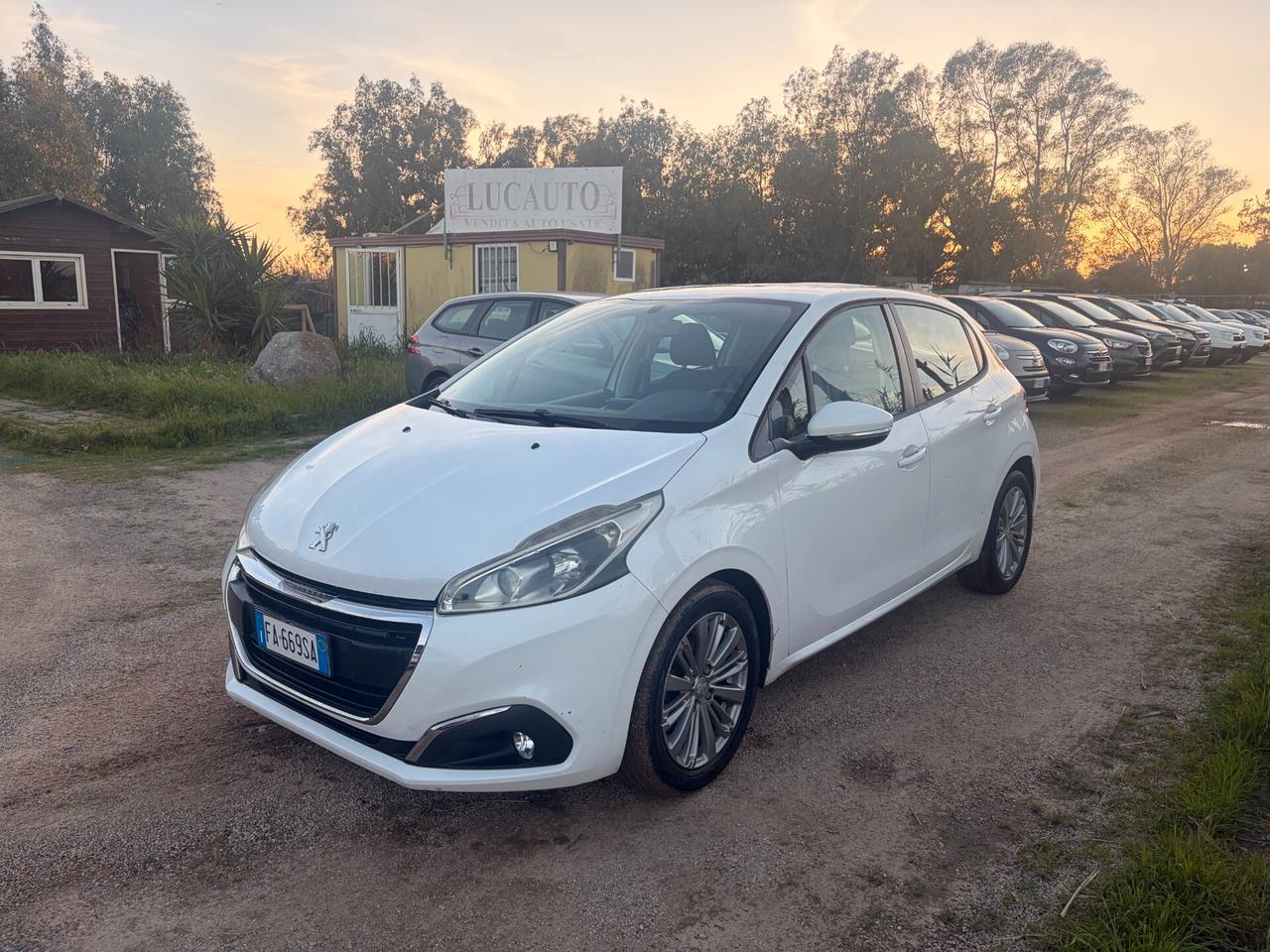 PEUGEOUT 208 1.2 PURETECH 82CV 2015 ADATTA NEOPATENTATI