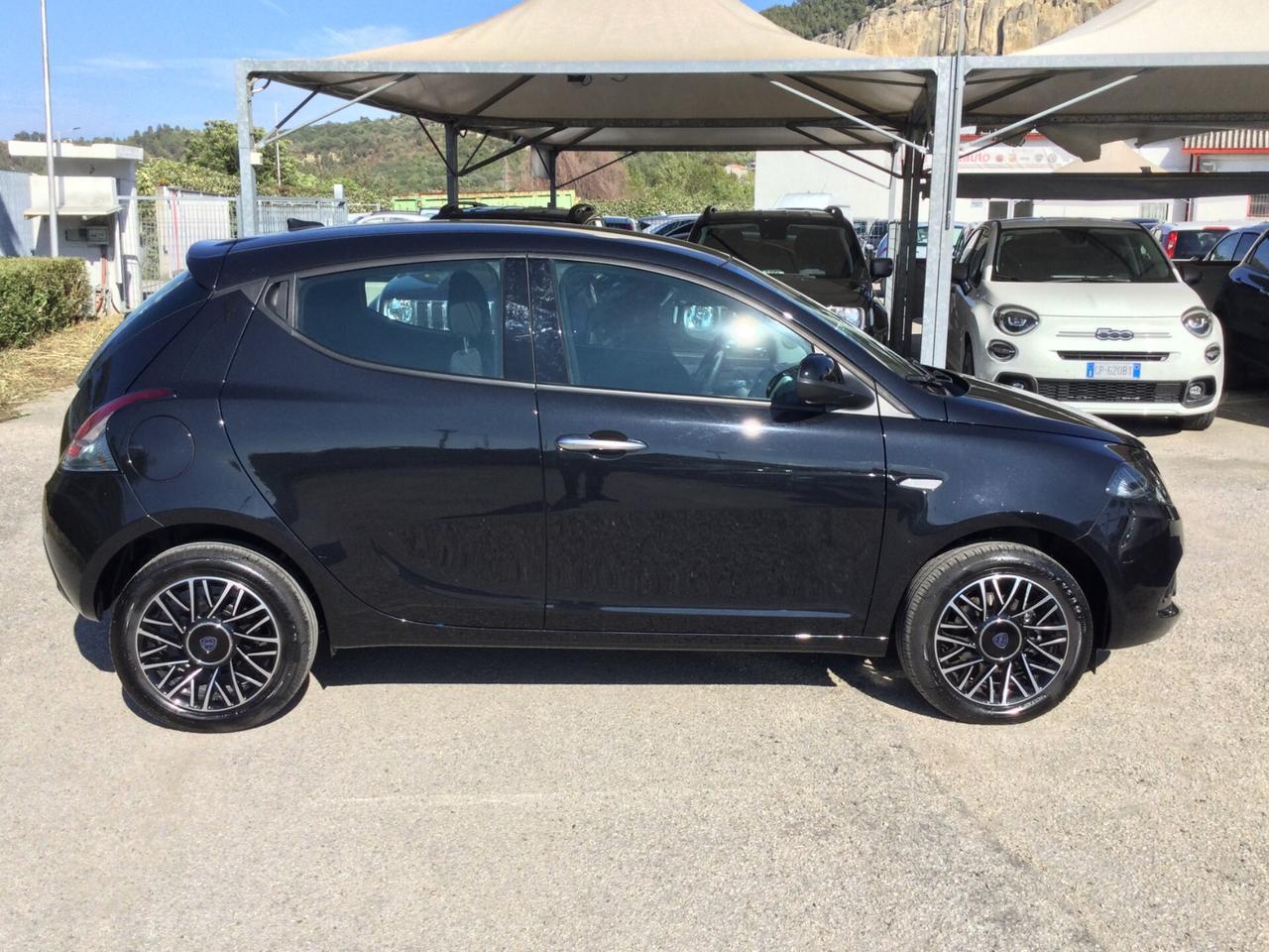 Lancia Ypsilon 1.0 FireFly 5 porte S&S Hybrid Platino