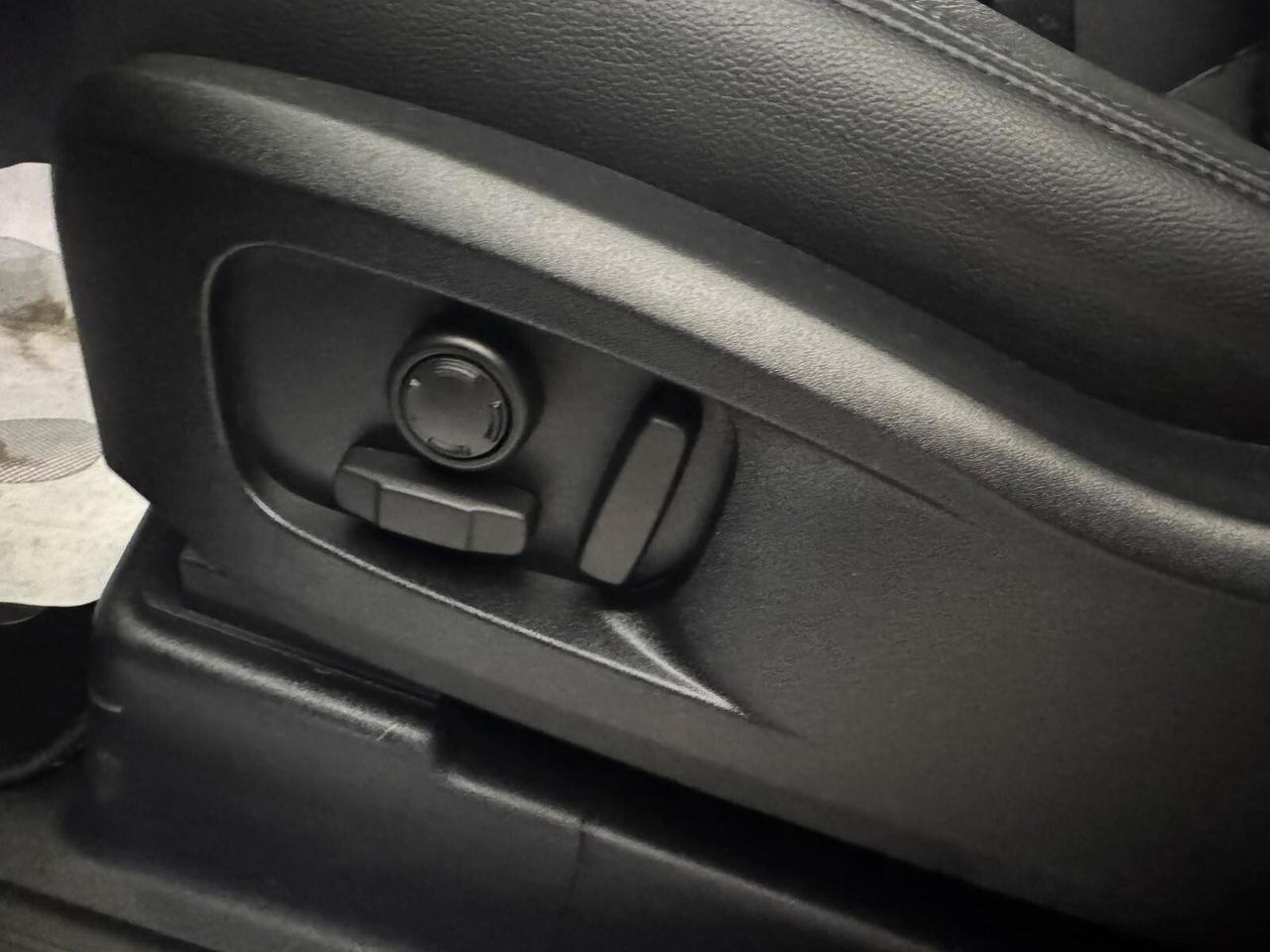 Land Rover Defender 110 3.0D I6 200 CV AWD Auto SE