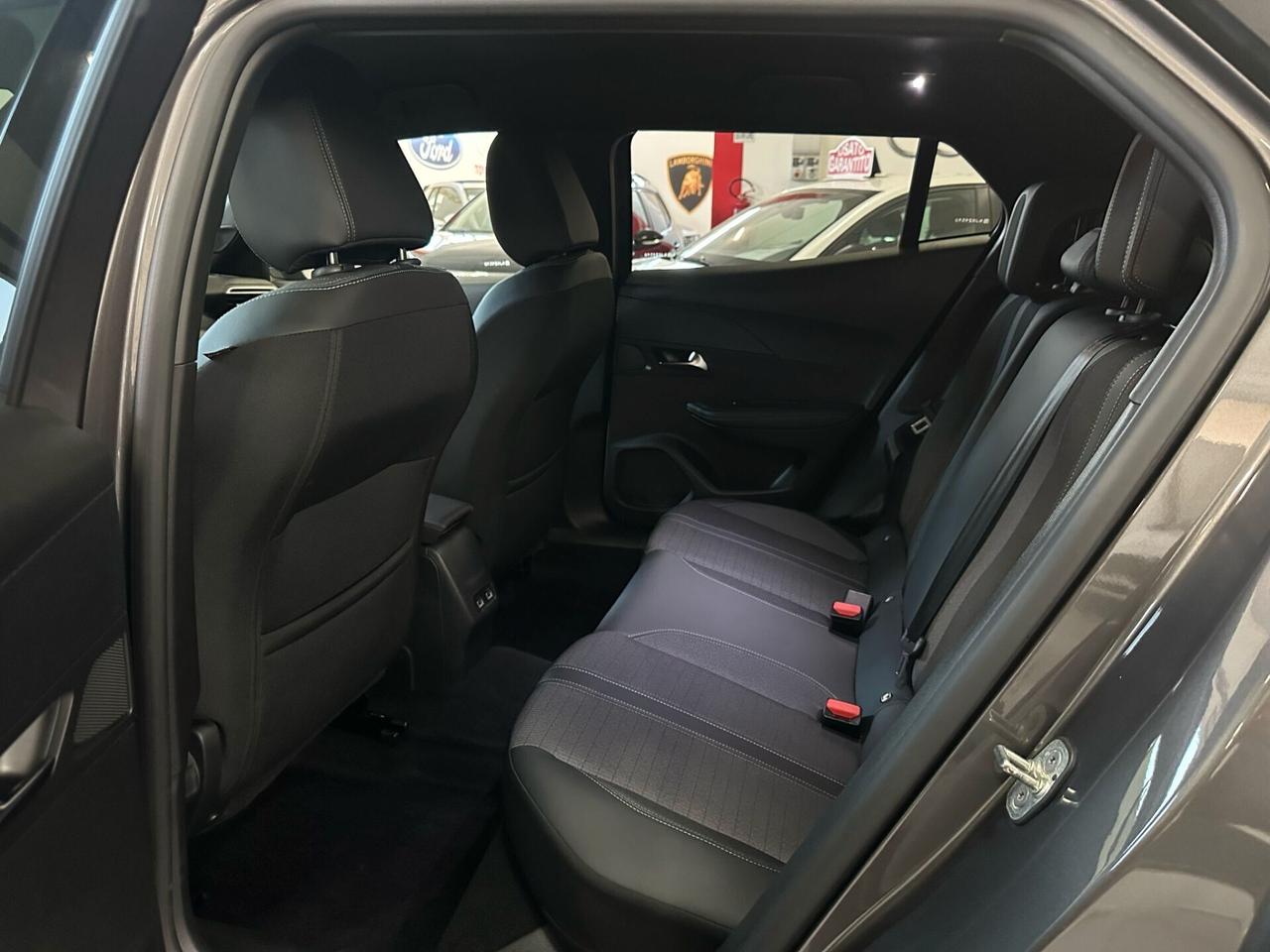 Peugeot 2008 BlueHDi 130 S&S EAT8 Allure Pack