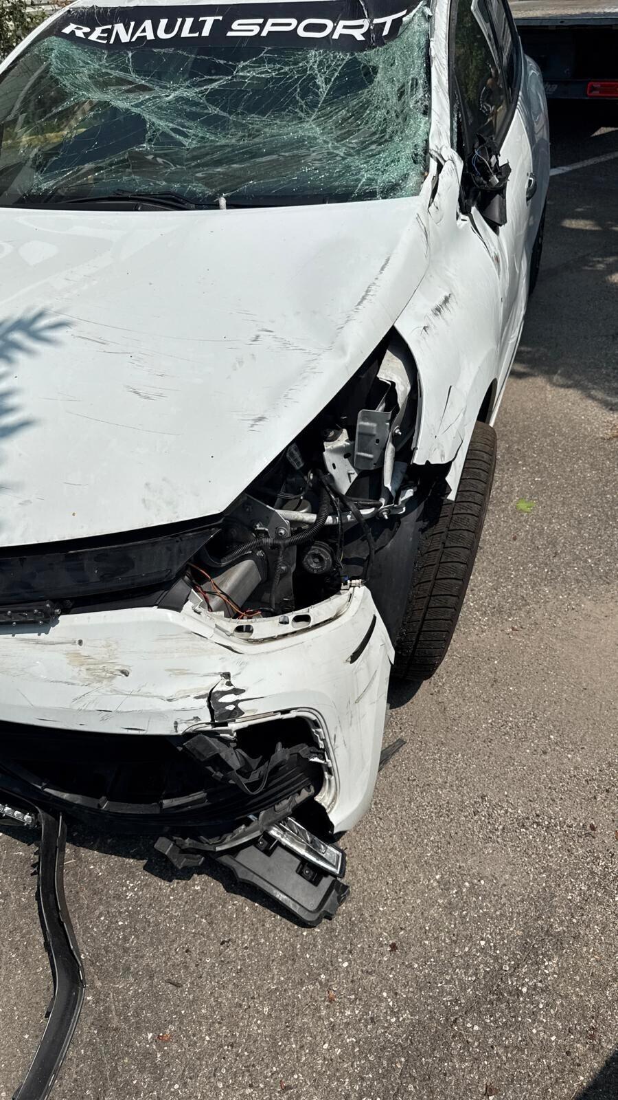 CLIO RS INCIDENTATA AIRBAG BUONI!!!