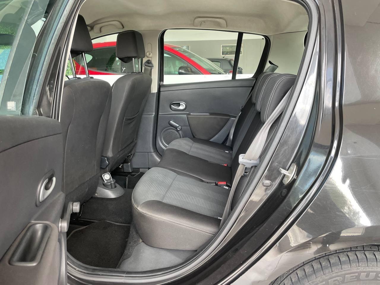 Renault Clio Euro 5 - Carrozzeria Grandinata