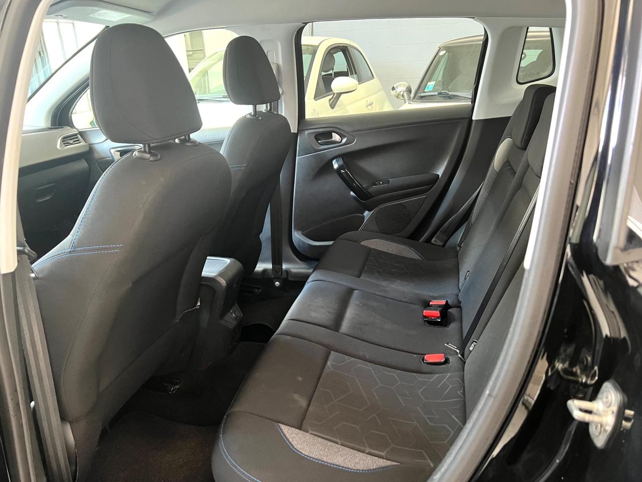Peugeot 2008 PureTech 82 S&S Signature