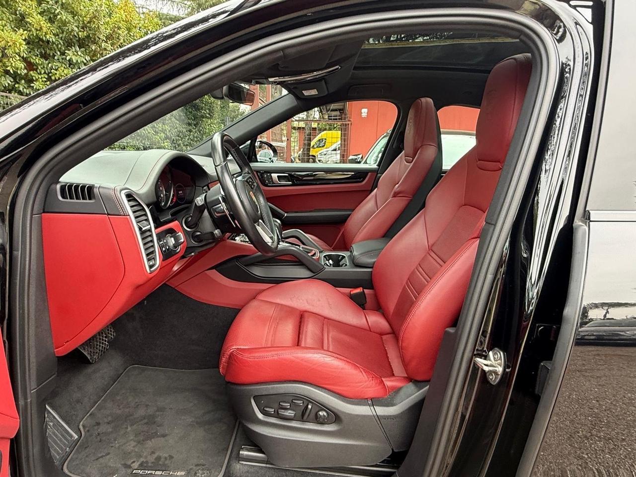 Cayenne Coupé 3.0 V6 E-Hybrid ROSSO CARTIER KAMERA *PROMO* FULL OPTIONAL