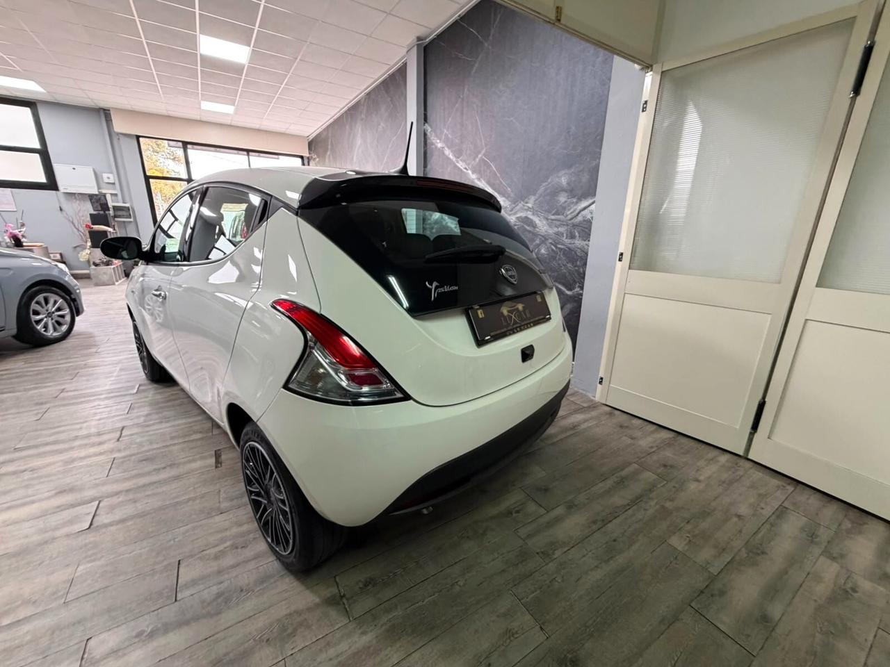 Lancia Ypsilon 1.0 FireFly 5 porte S&S Hybrid Gold