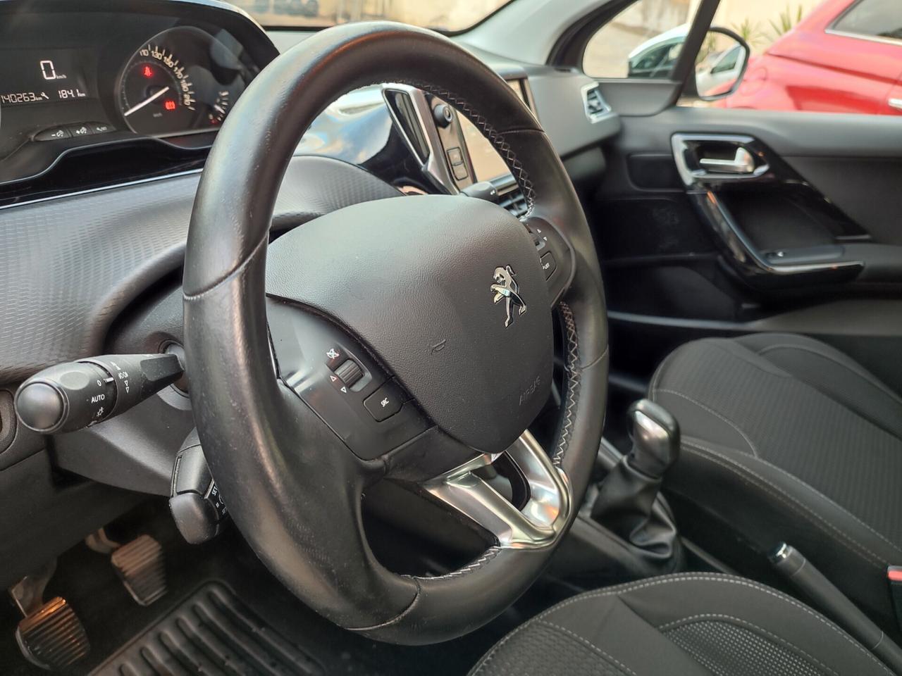 Peugeot 208 PureTech 82 5p. GPL Allure