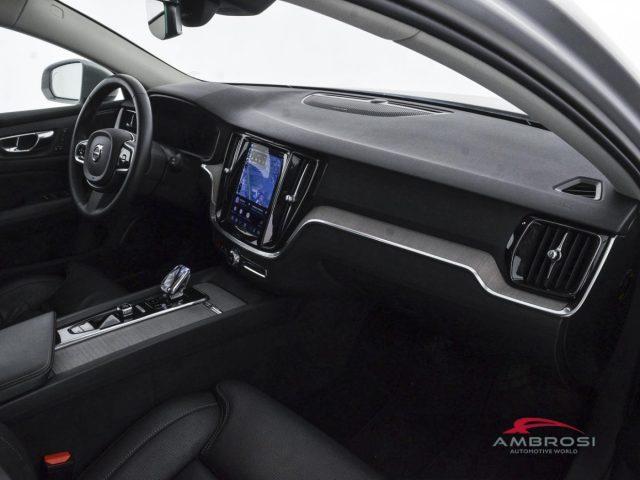 VOLVO V60 Cross Country 2.0 b4 Plus awd auto