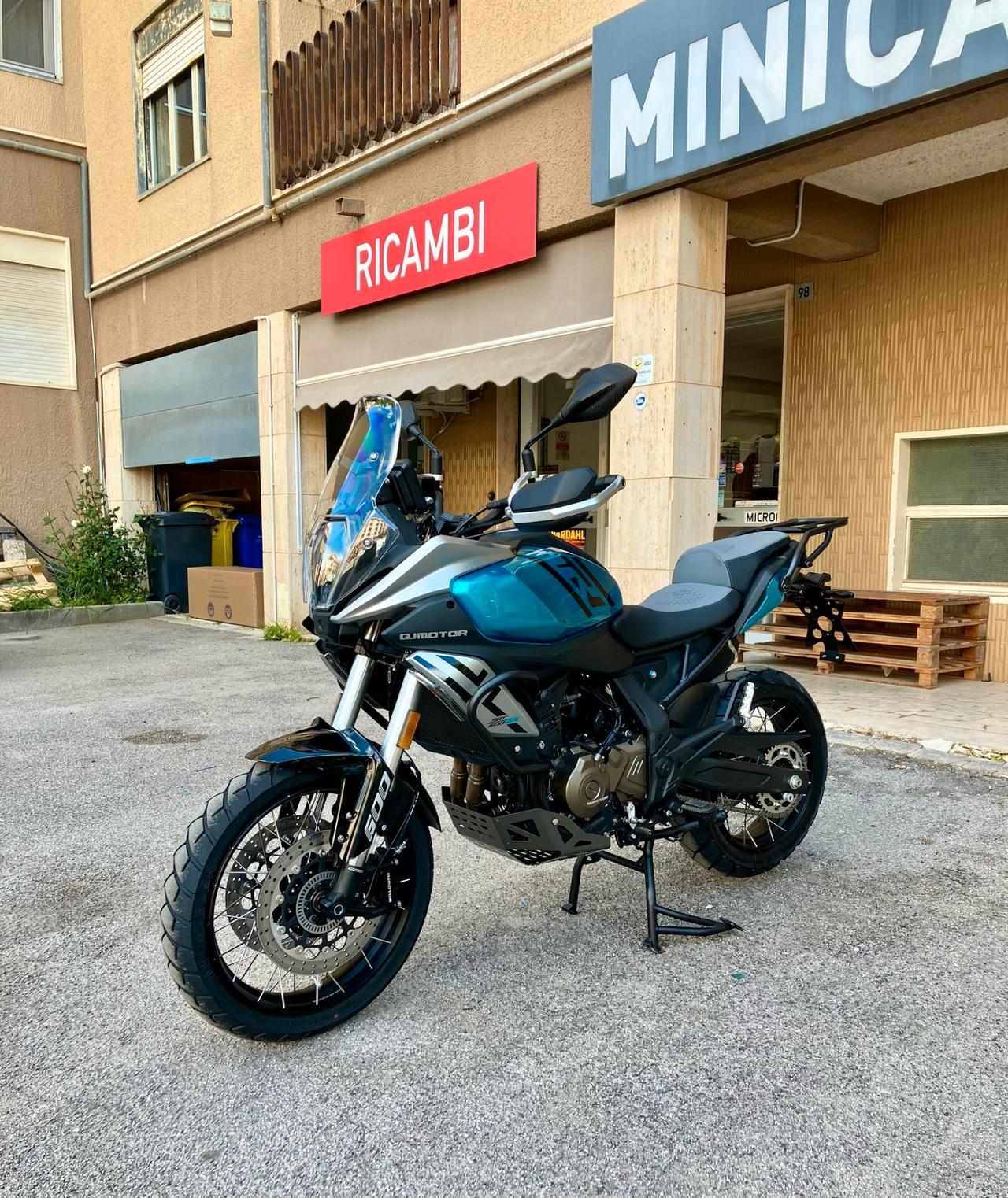 QJ MOTOR SRT 600 SX
