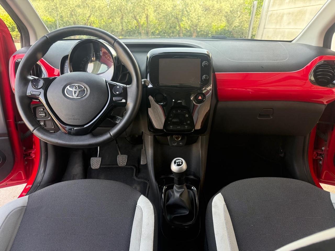 Toyota Aygo 1.0 VVT-i 69 CV 5 porte x-cite