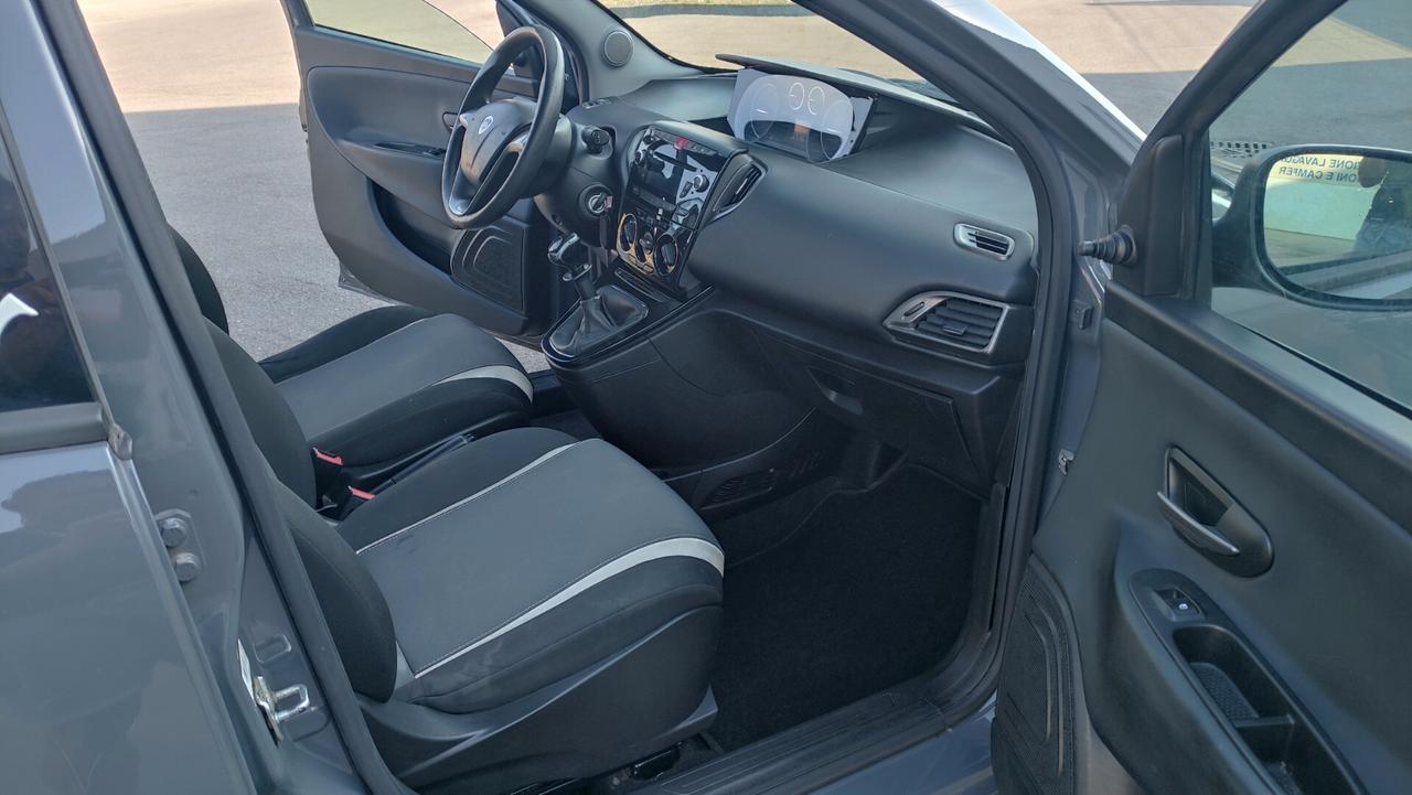 Lancia Ypsilon 1.2 69 CV 5 porte GPL Ecochic Gold NEOPATENTATI - 2015