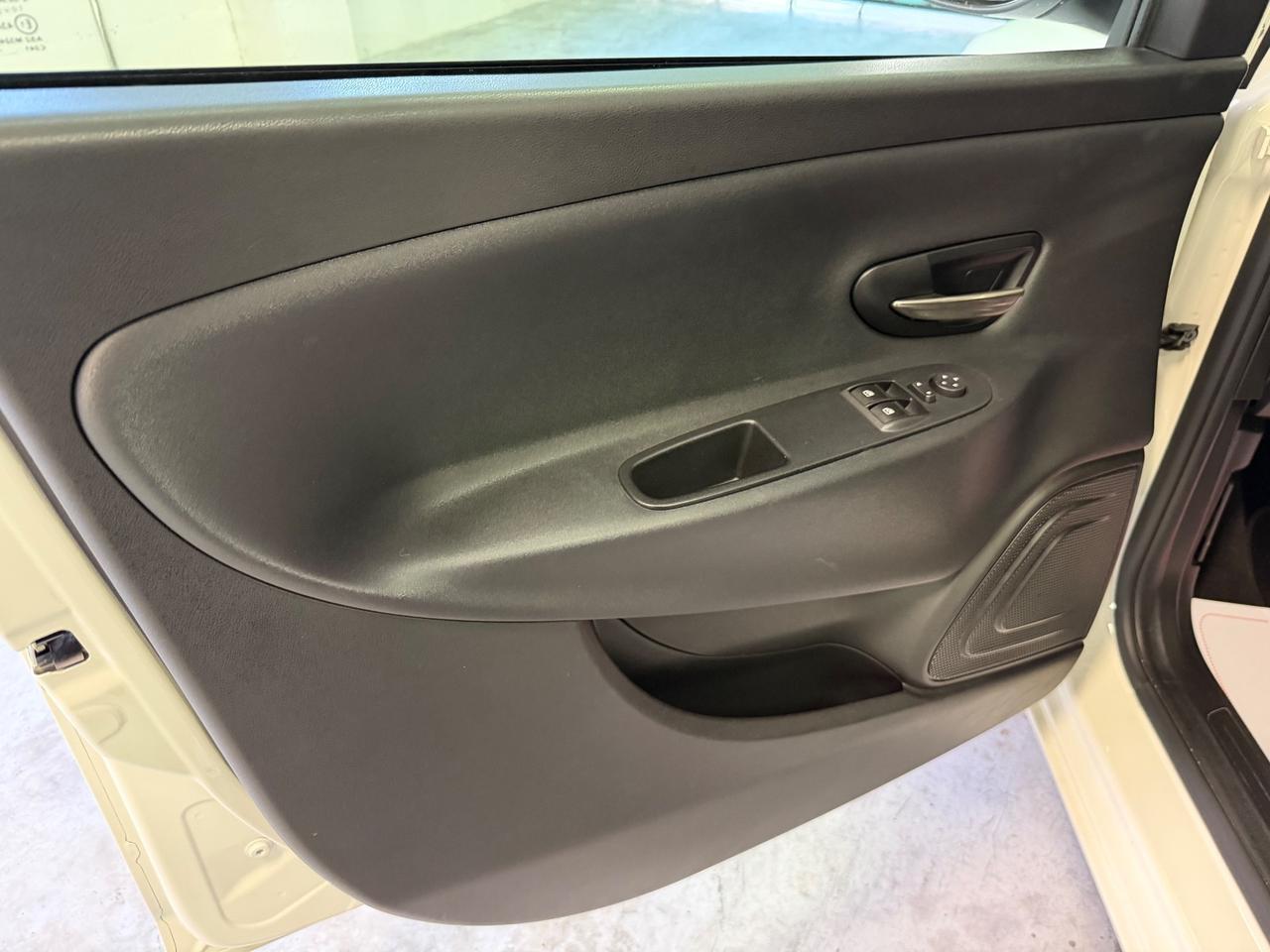 Lancia Ypsilon 1.2 69 CV 5 porte Benz/GPL Ecochic Gold