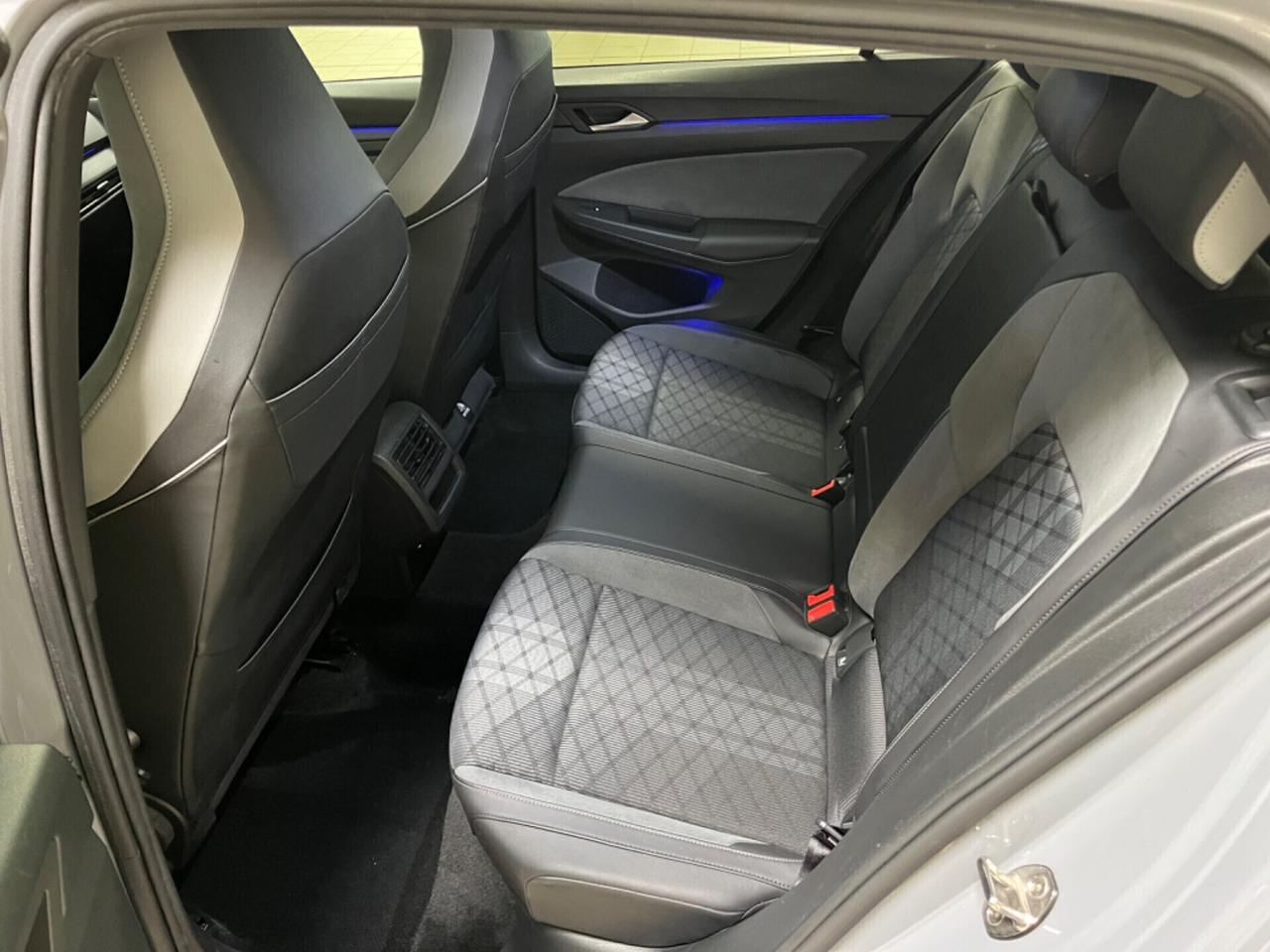 Volkswagen Golf 1.5 eTSI 130 CV DSG R-Line
