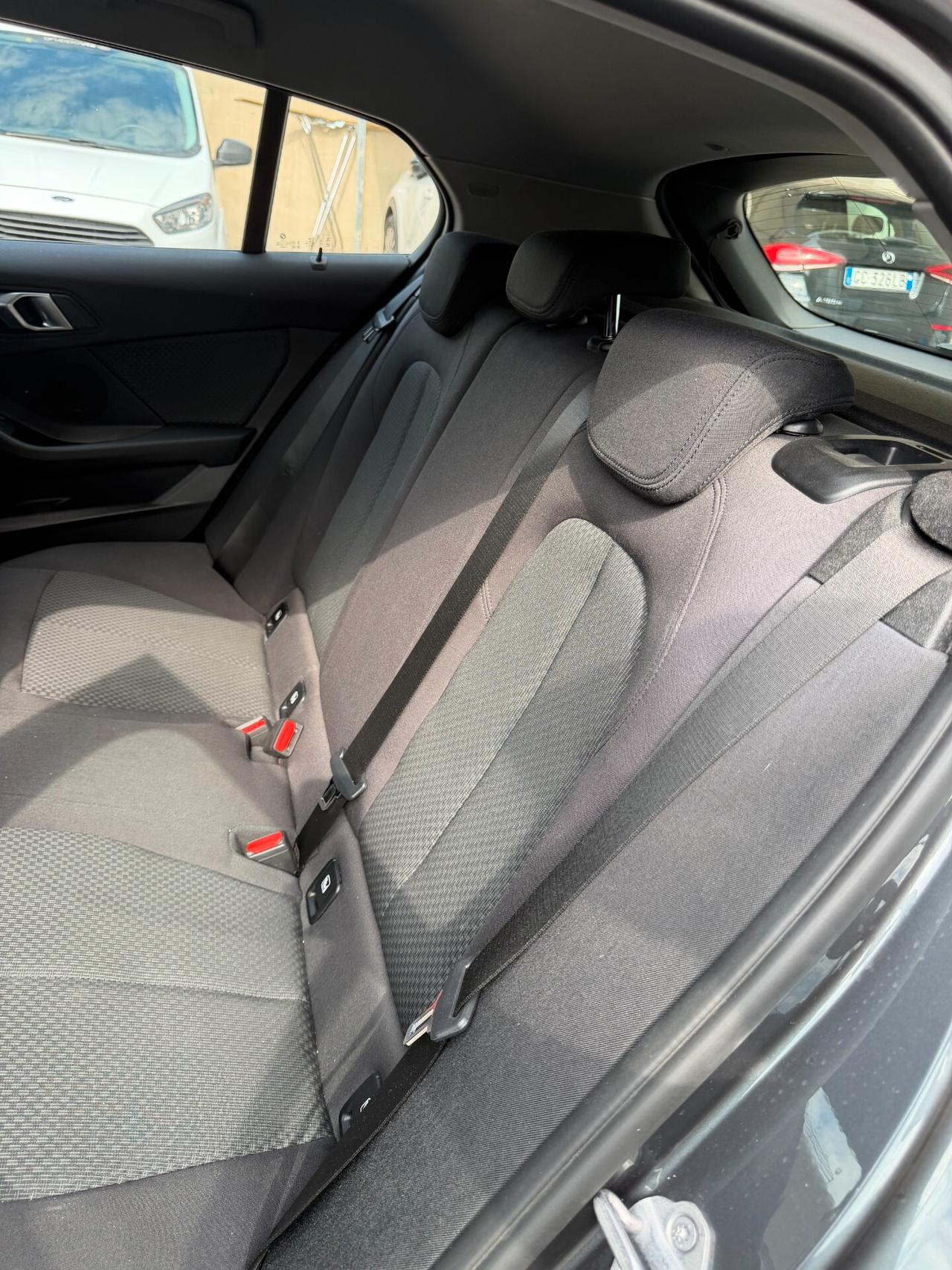 Bmw 116 116d 5p. Business Advantage