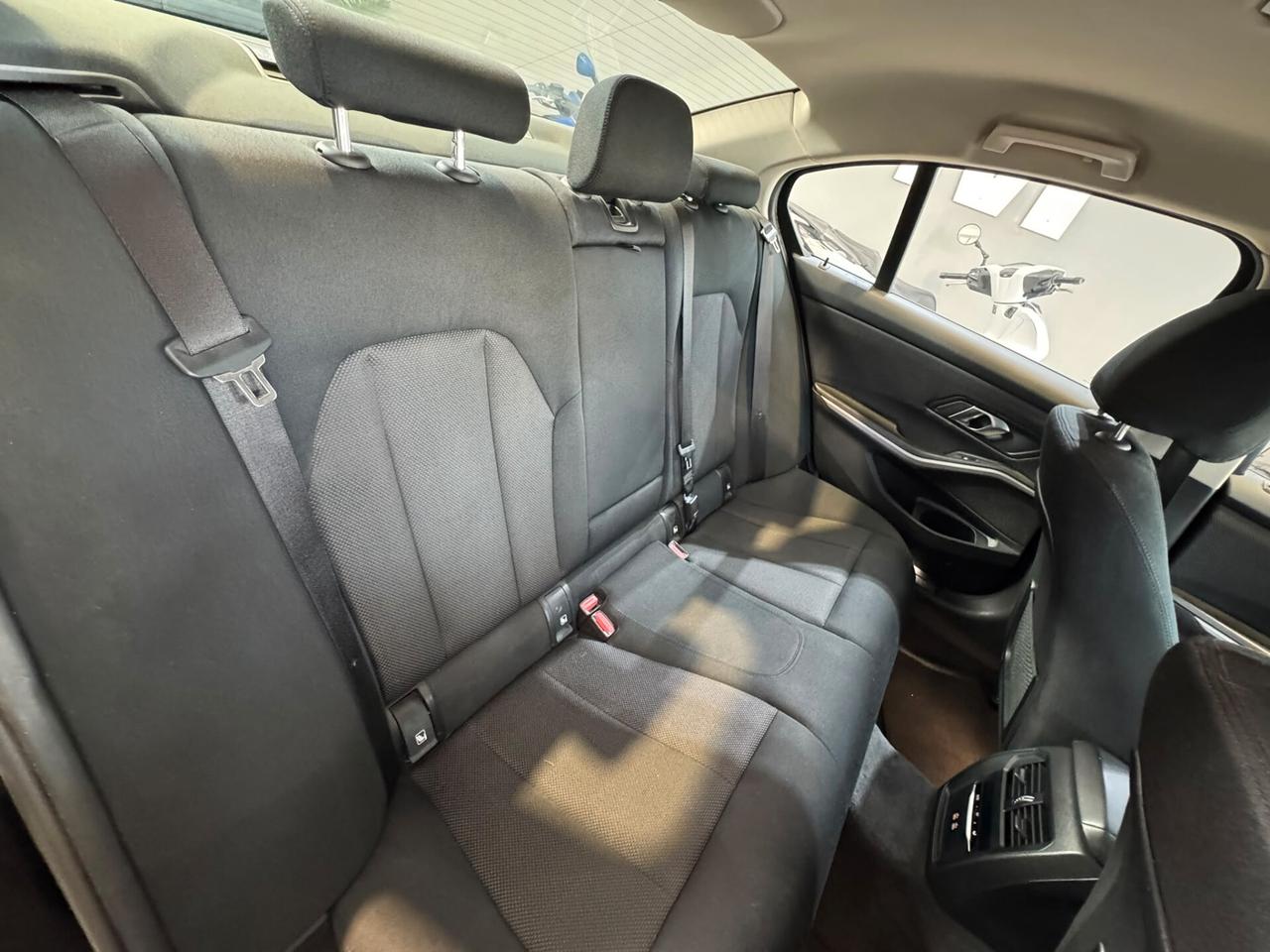 bmw 318d Sport 150cv auto