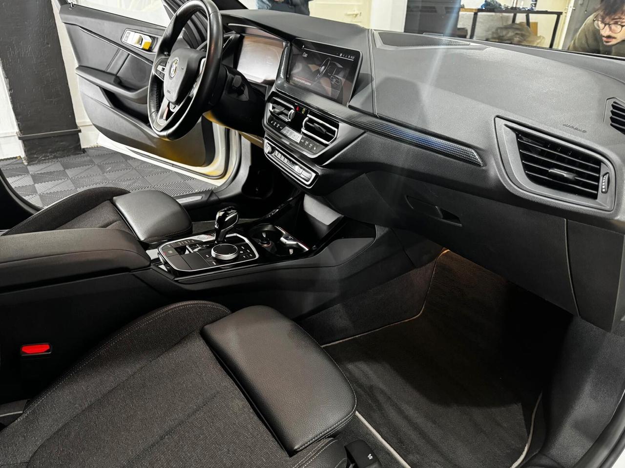 Bmw 118 118d 5p. Msport Exterior