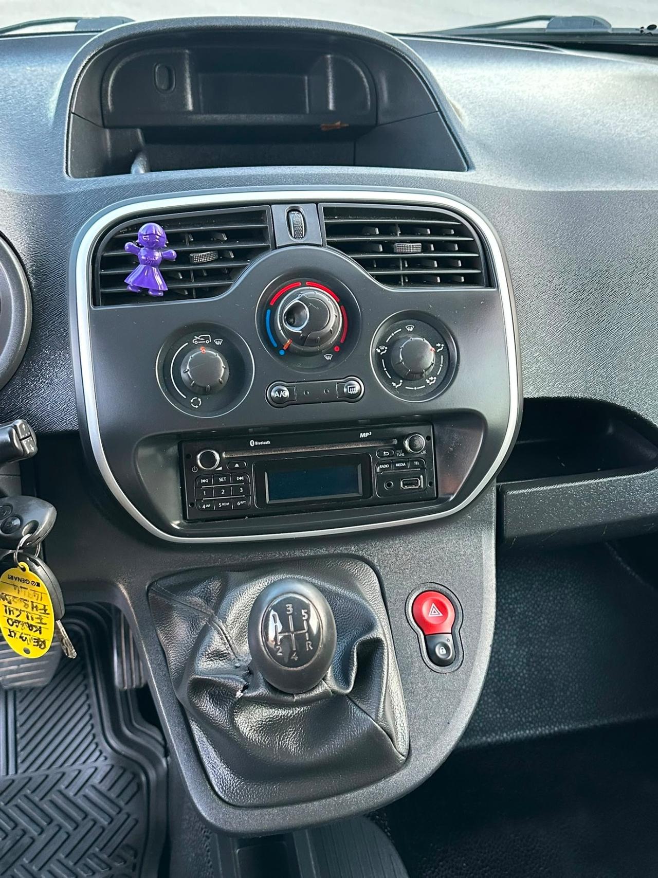 Renault kango tre posti euro 6