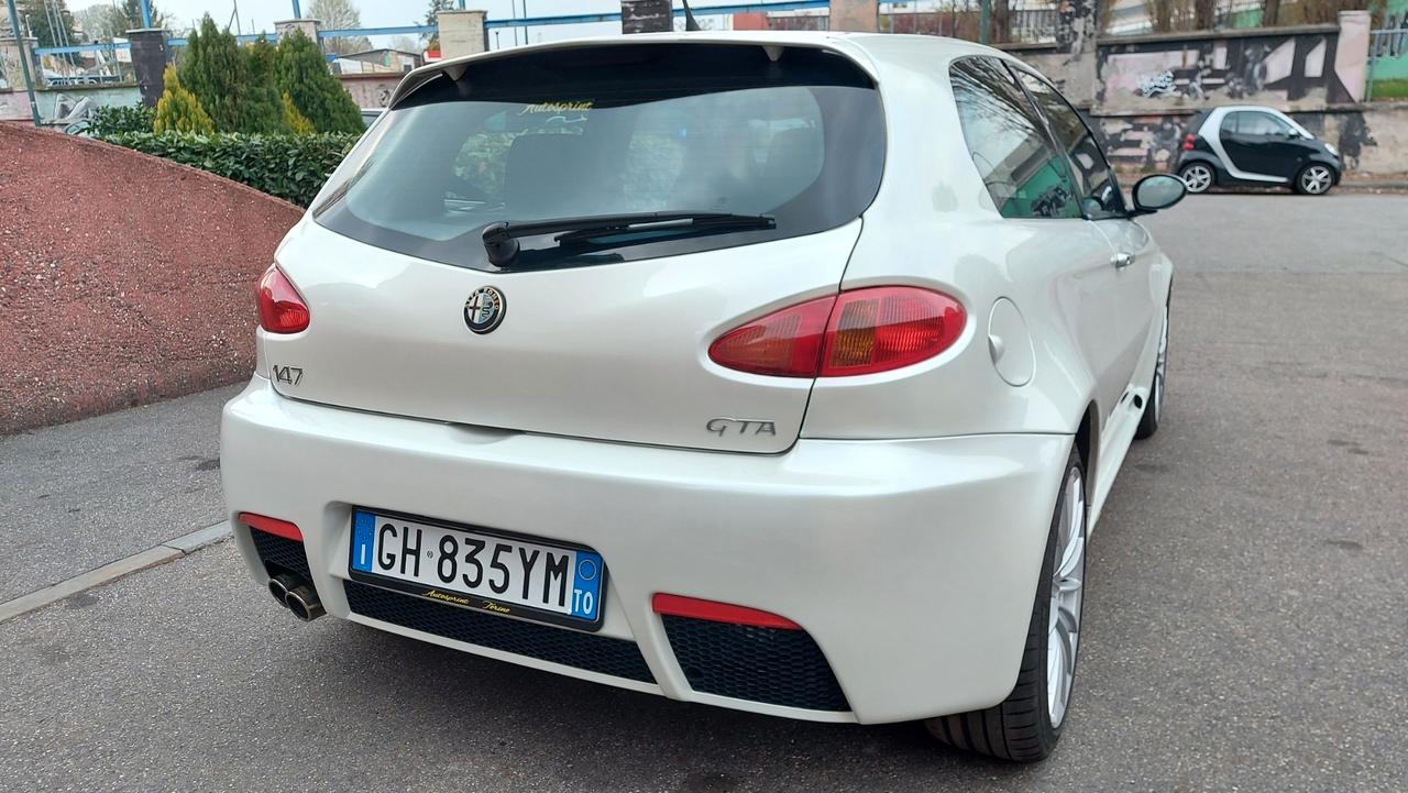 Alfa Romeo 147 GTA 3.2i V6 24V (cambio manuale)