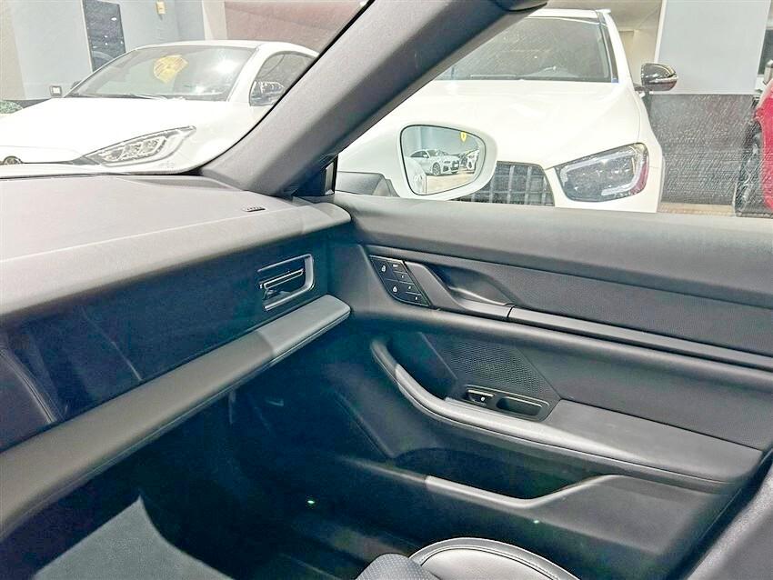 Porsche Taycan 4 Cross Turismo