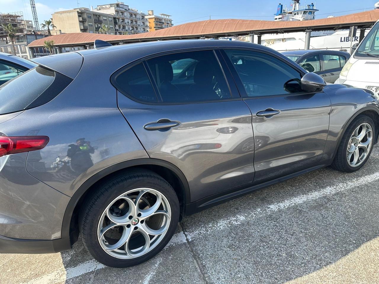 Alfa Romeo Stelvio 2.2 Turbodiesel 180 CV AT8 Business