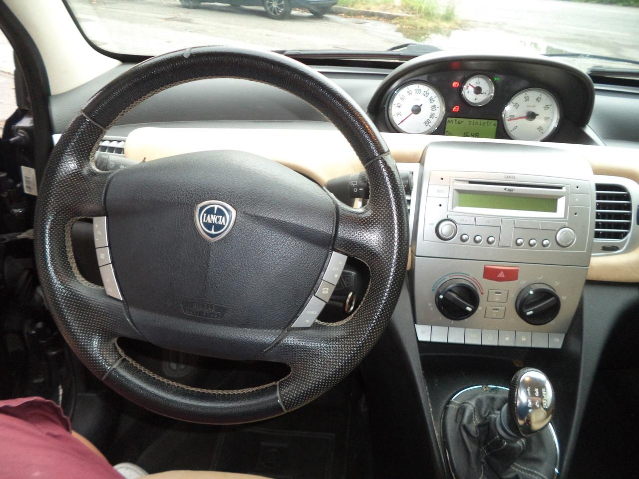 Lancia Ypsilon 1.2 Platino OK NEOPATENTATI 5 POSTI