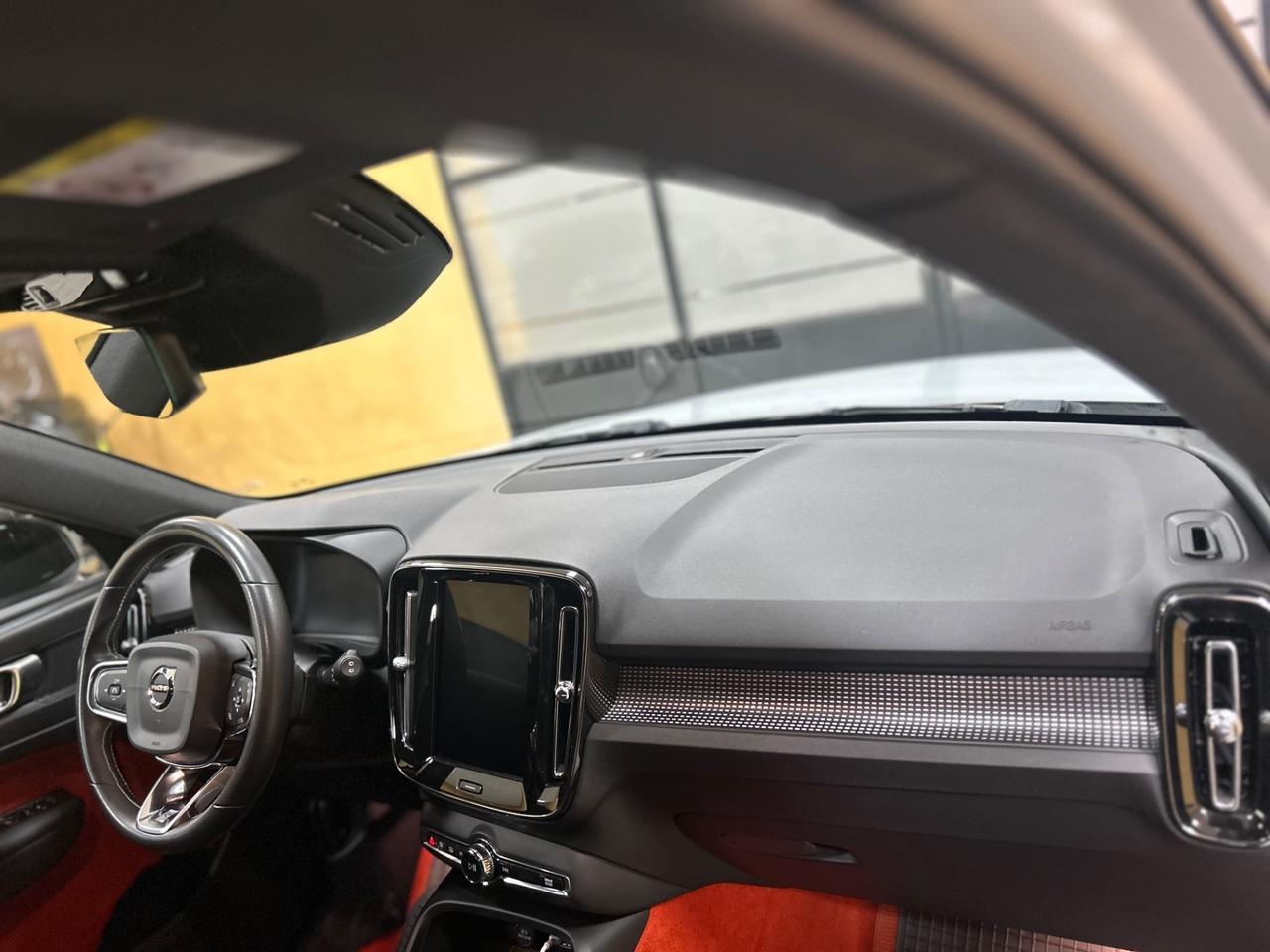 VOLVO XC40 2.0d R-design “AUT/NAVI/PELLE/RETRO”-2020