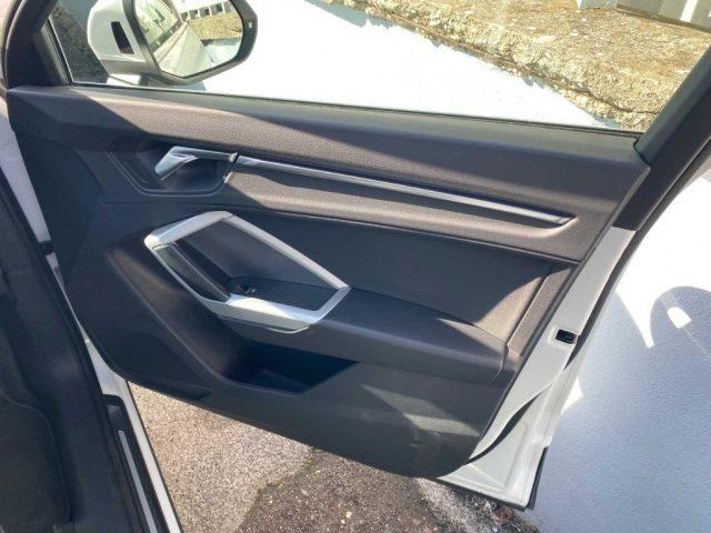 AUDI Q3 35 TDI Business Advanced