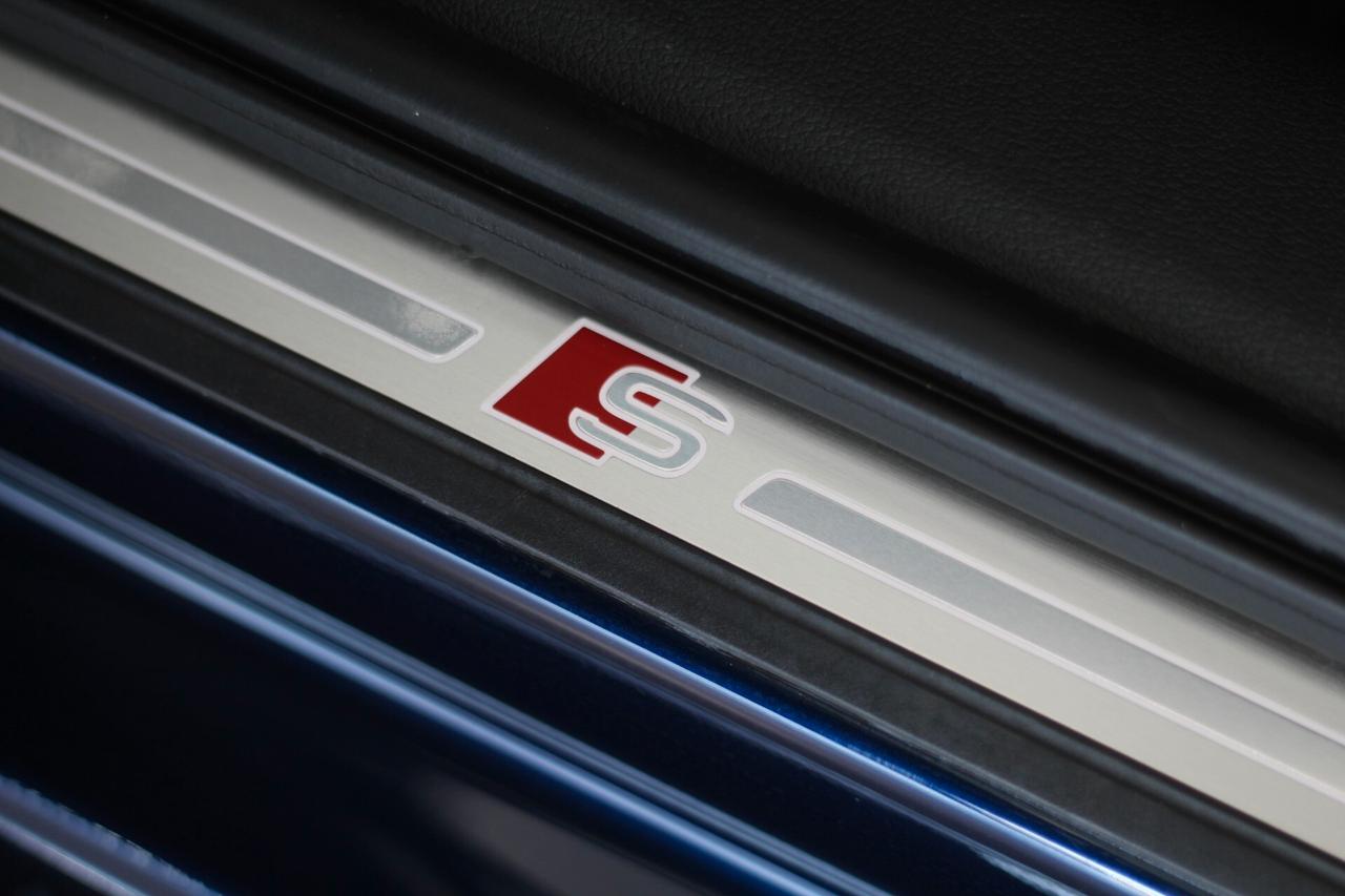 Audi A4 2.0 TDI MHEV 40 S LINE