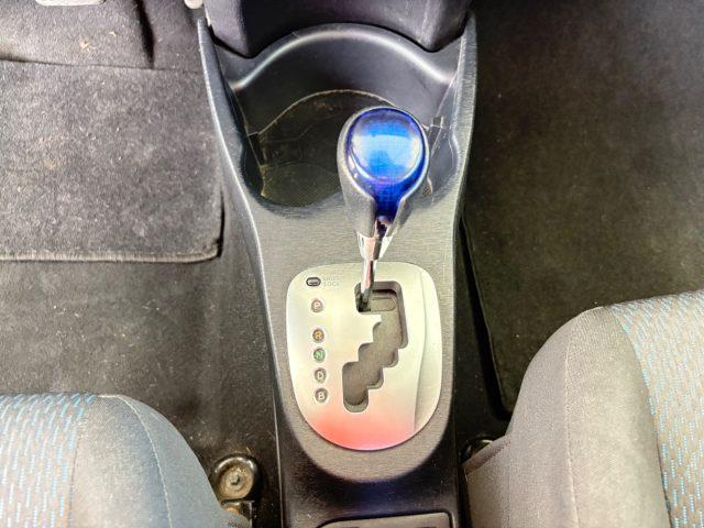 TOYOTA Yaris 1.5 Hybrid 5 porte Lounge AUTOMATICA OK NEOPATENTA