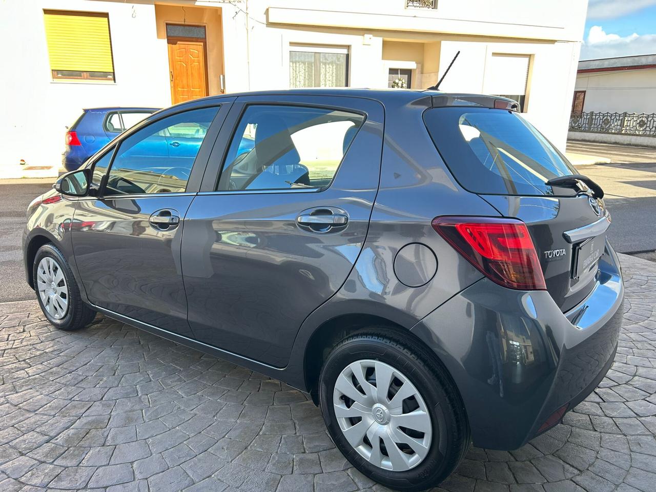 Toyota Yaris 1.0 51Kw 5P LOUNGE RET-2015