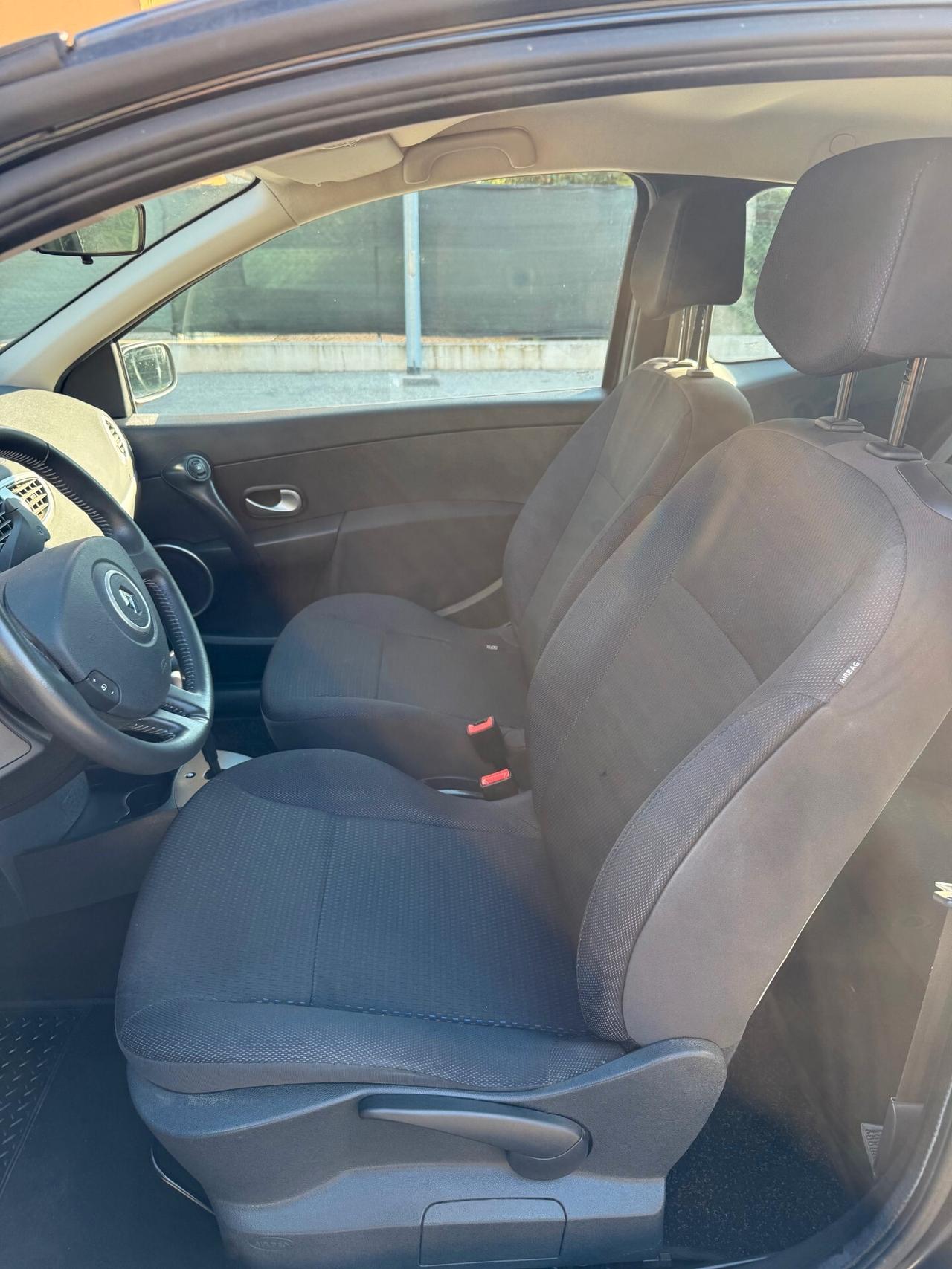 Renault Clio 1.6 - AUTOMATICA - NEOP. - 12 MESI DI GARANZIA -