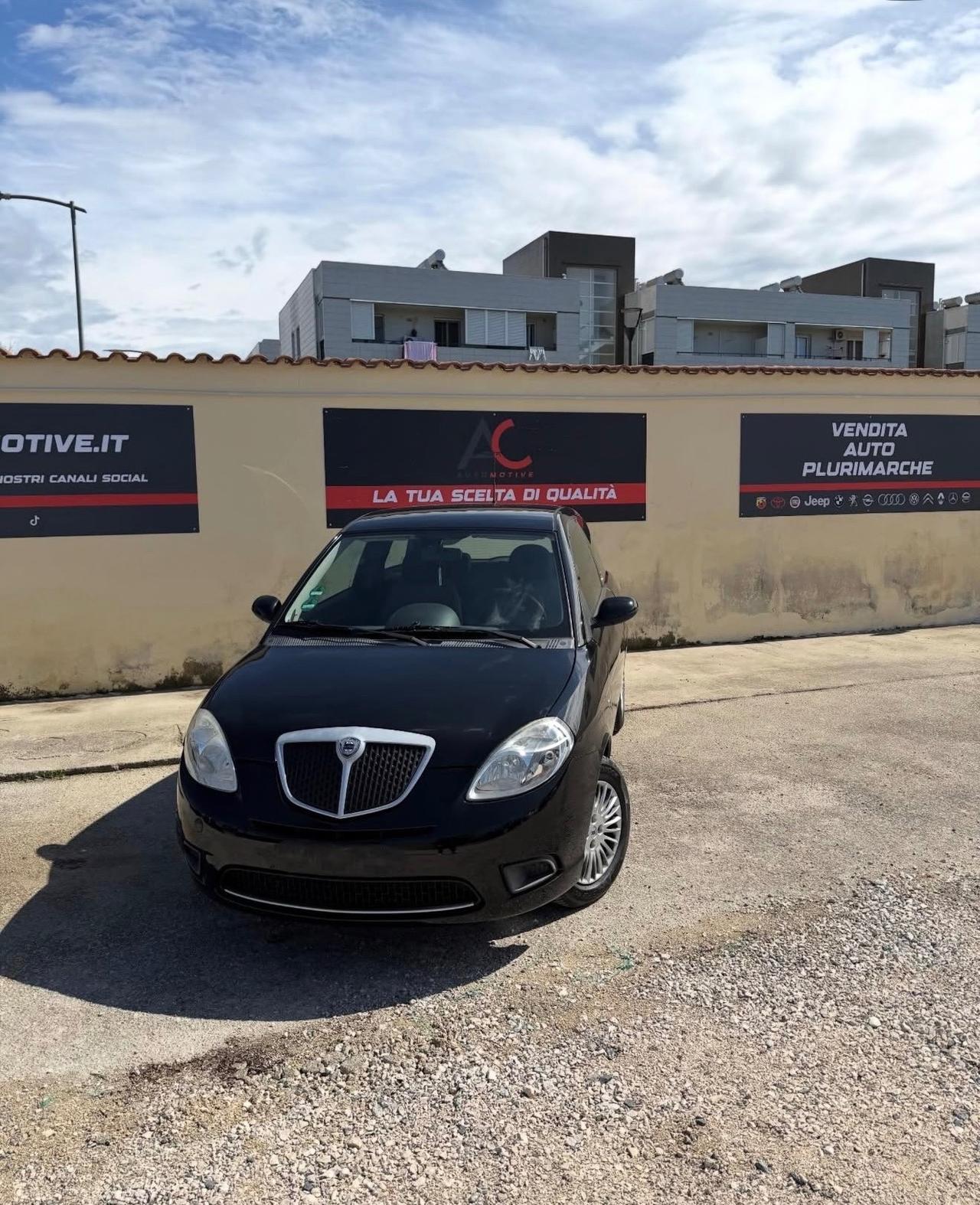 Lancia Ypsilon 1.2 Oro Bianco