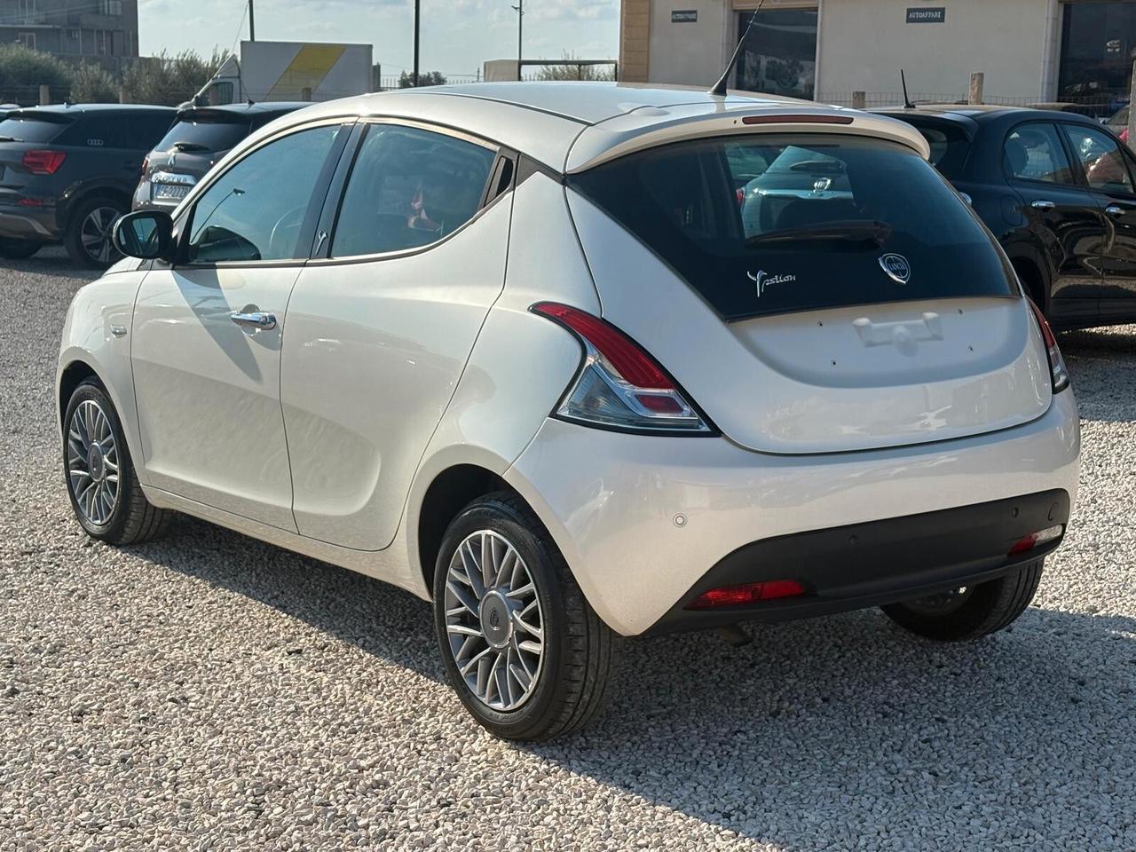 Lancia Ypsilon 0.9 TwinAir 85 CV 5 porte S&S DFN Gold