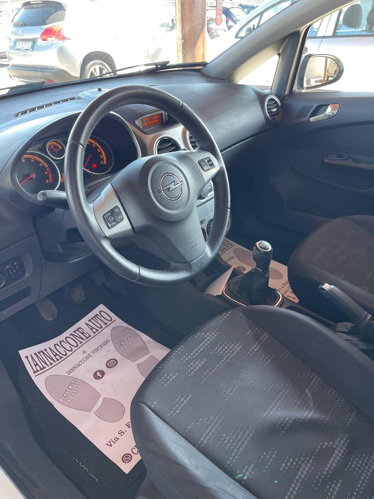 Opel Corsa 1.2 5 porte Cosmo