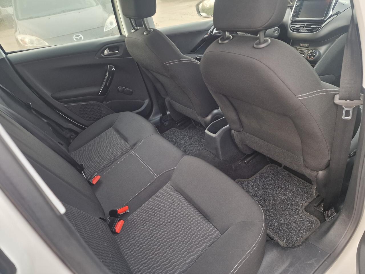 Peugeot 208 PureTech 82 5 porte Allure