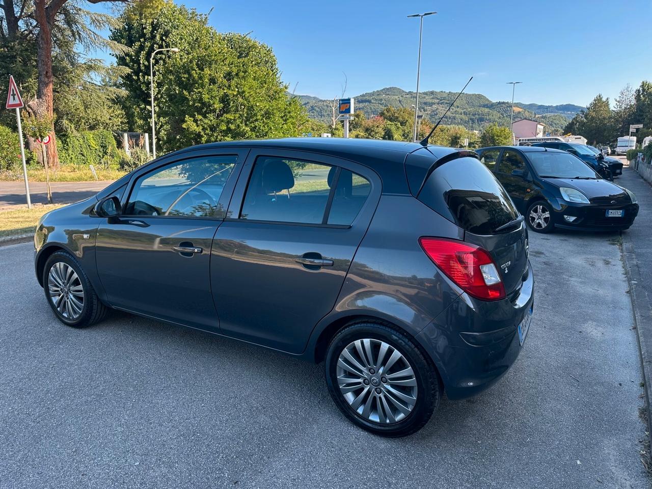 Opel Corsa 1.2 5 porte Sport