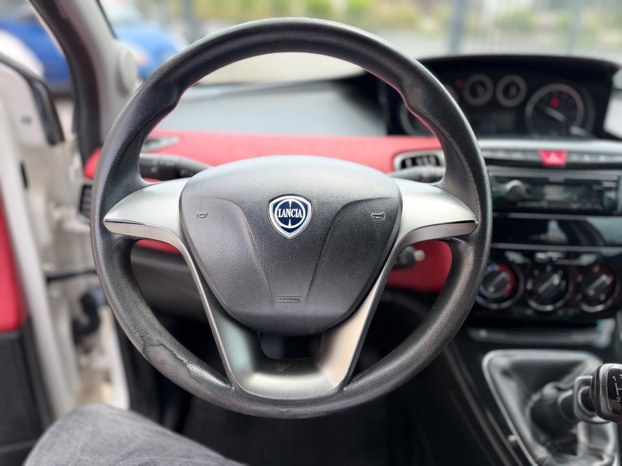 Lancia Ypsilon 0.9 TwinAir 85 CV 5 porte Metano Ecochic Silver